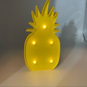 Light up Pineapple, Battery Opperated! Excellent condition!